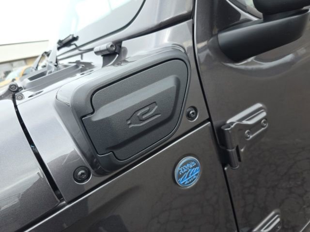 Used 2025 Jeep Wrangler Unlimited Sahara w/ Safety Group image 12