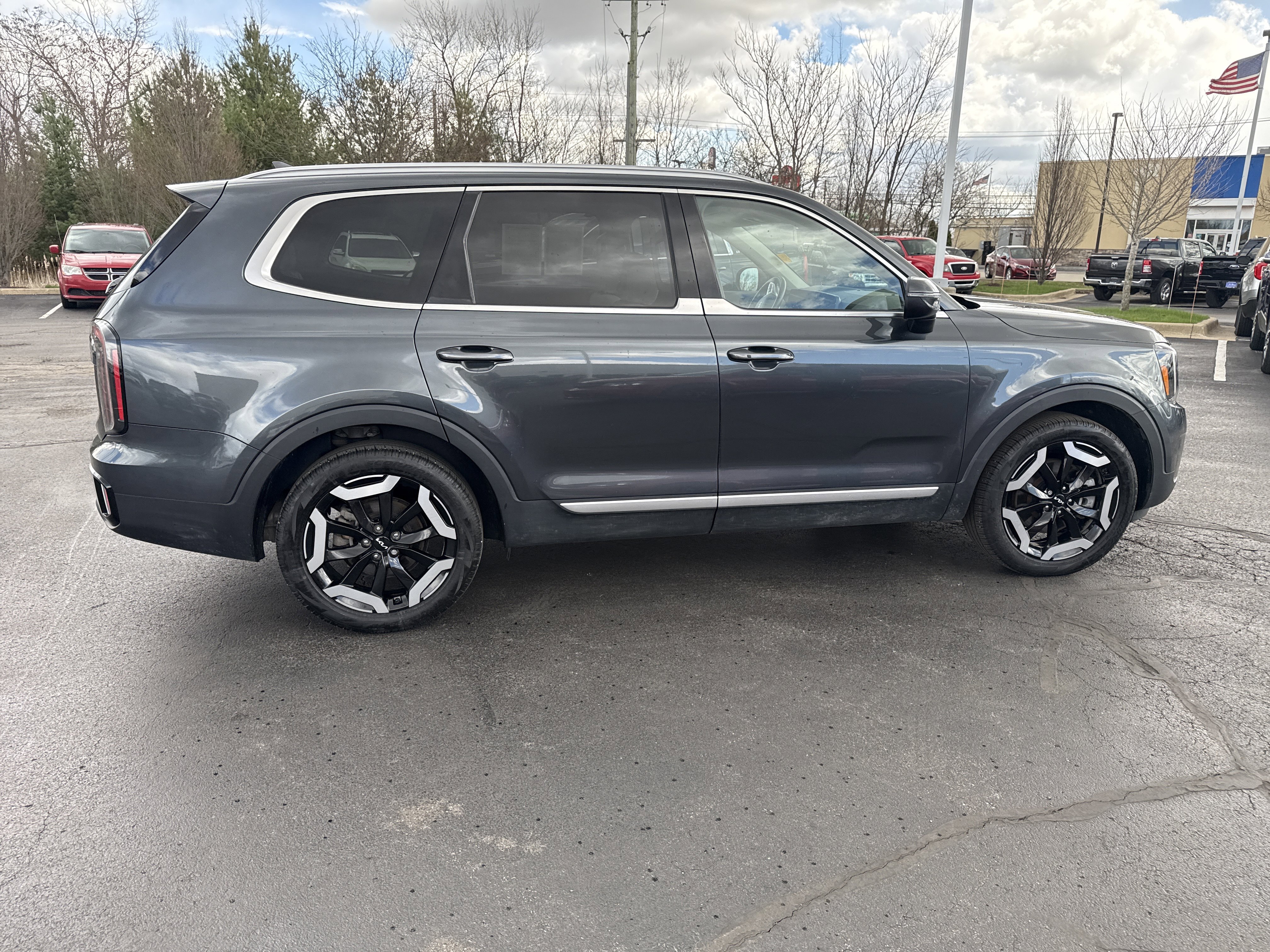 Used 2023 Kia Telluride EX image 10