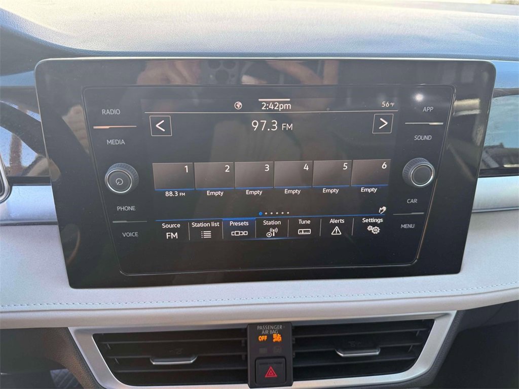 Used 2025 Volkswagen Taos SE w/ Panoramic Sunroof Package image 18