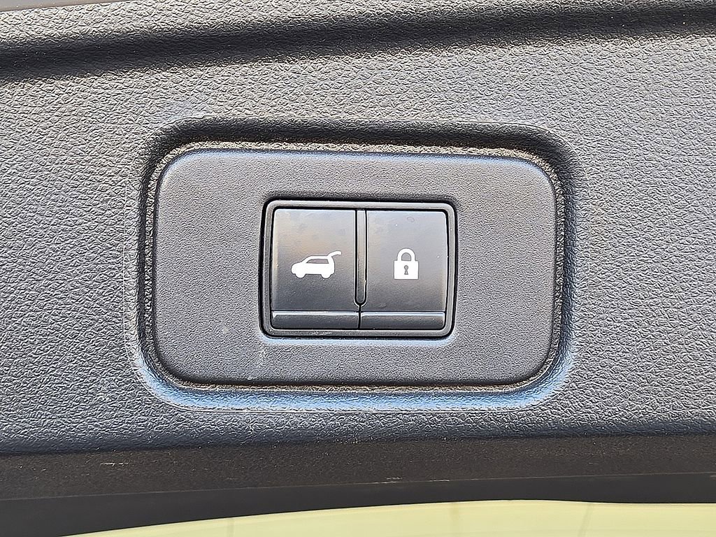 Used 2022 Nissan Pathfinder Platinum w/ Cargo Package image 15