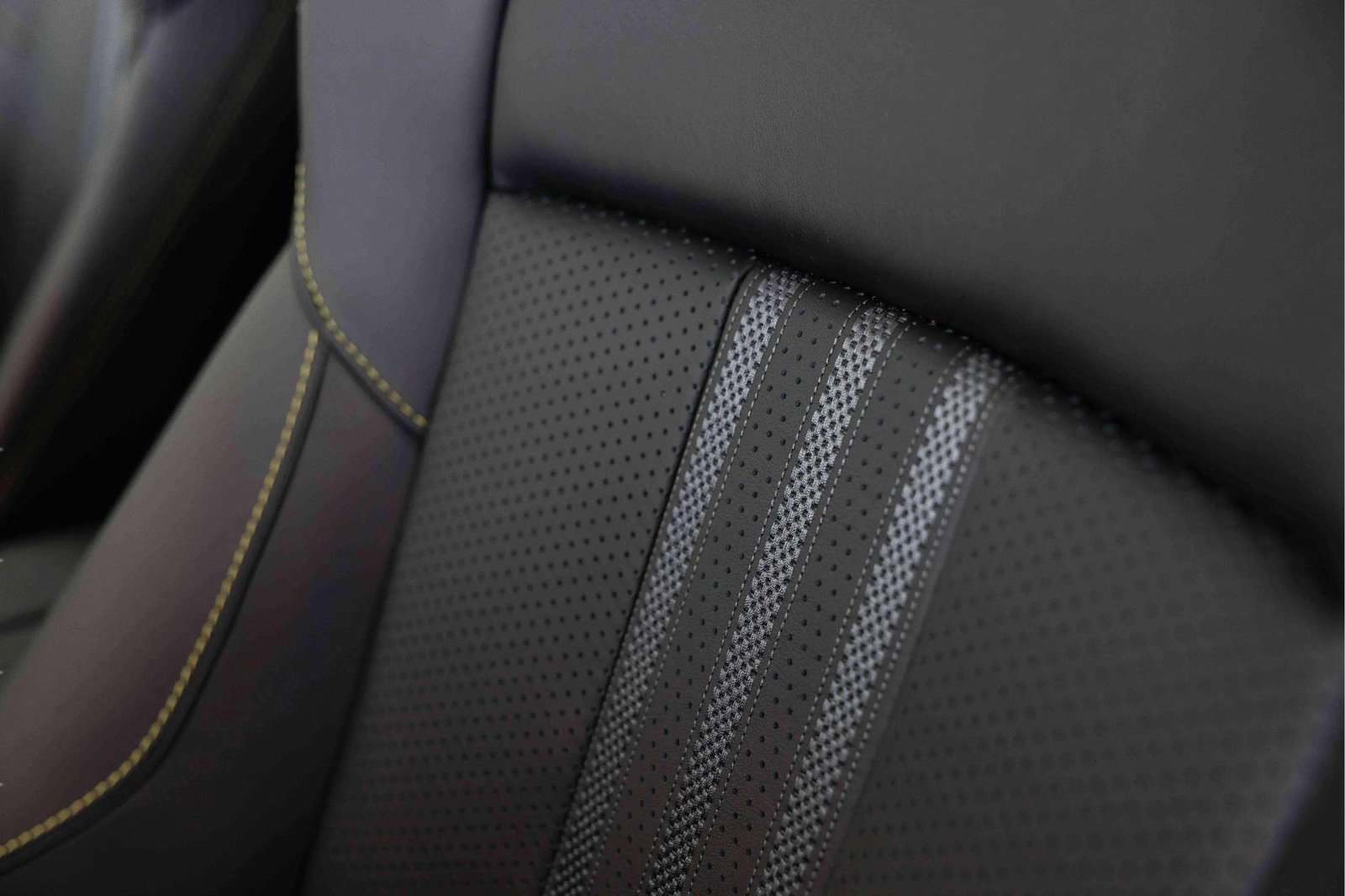 New 2025 Aston Martin DBX 707 image 17