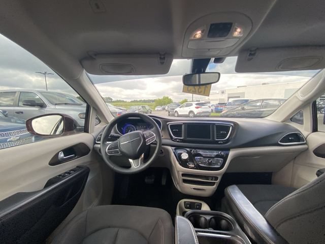 Used 2018 Chrysler Pacifica Touring Plus FWD image 5