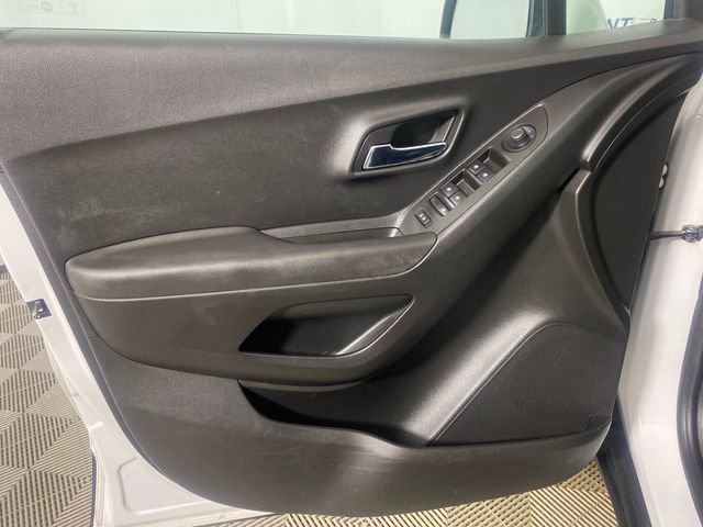 Used 2018 Chevrolet Trax LS image 12