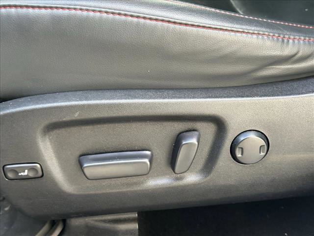 Used 2019 Toyota Highlander SE w/ Phone Cable & Charge Package image 21