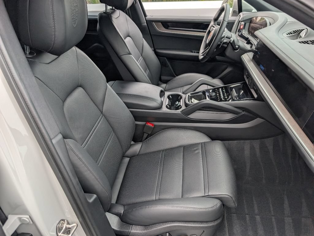 Certified 2026 Porsche Cayenne S AWD/4WD image 17