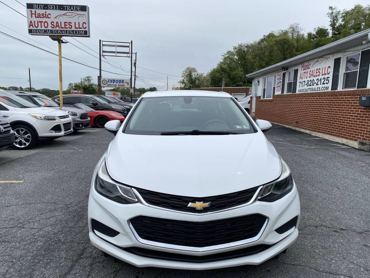 Used 2018 Chevrolet Cruze LT FWD image 2