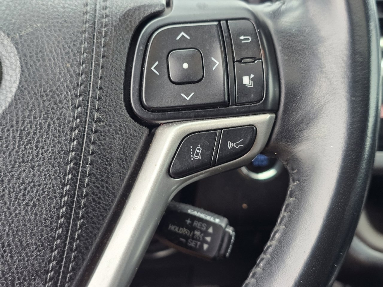 Used 2018 Toyota Highlander XLE image 23