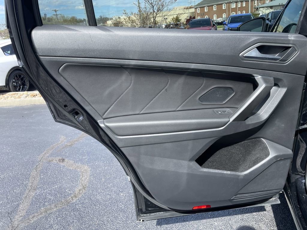 Used 2021 Volkswagen Tiguan SEL Premium R-Line image 24