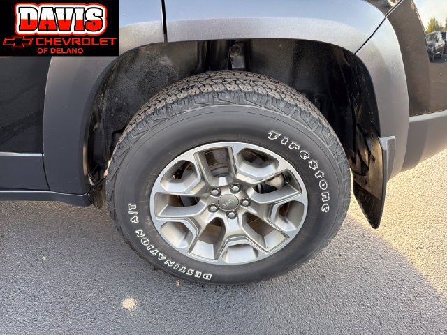 Used 2022 Jeep Cherokee Trailhawk w/ Premium Leather Package AWD/4WD image 10