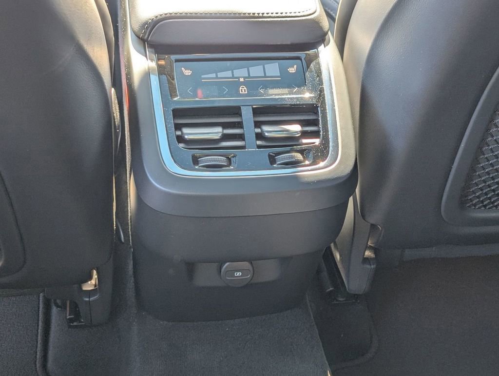 Used 2023 Volvo XC60 B6 Ultimate w/ Climate Package image 43