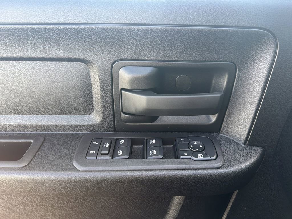 Used 2026 RAM 3500 Tradesman w/ Chrome Appearance Group AWD/4WD image 15