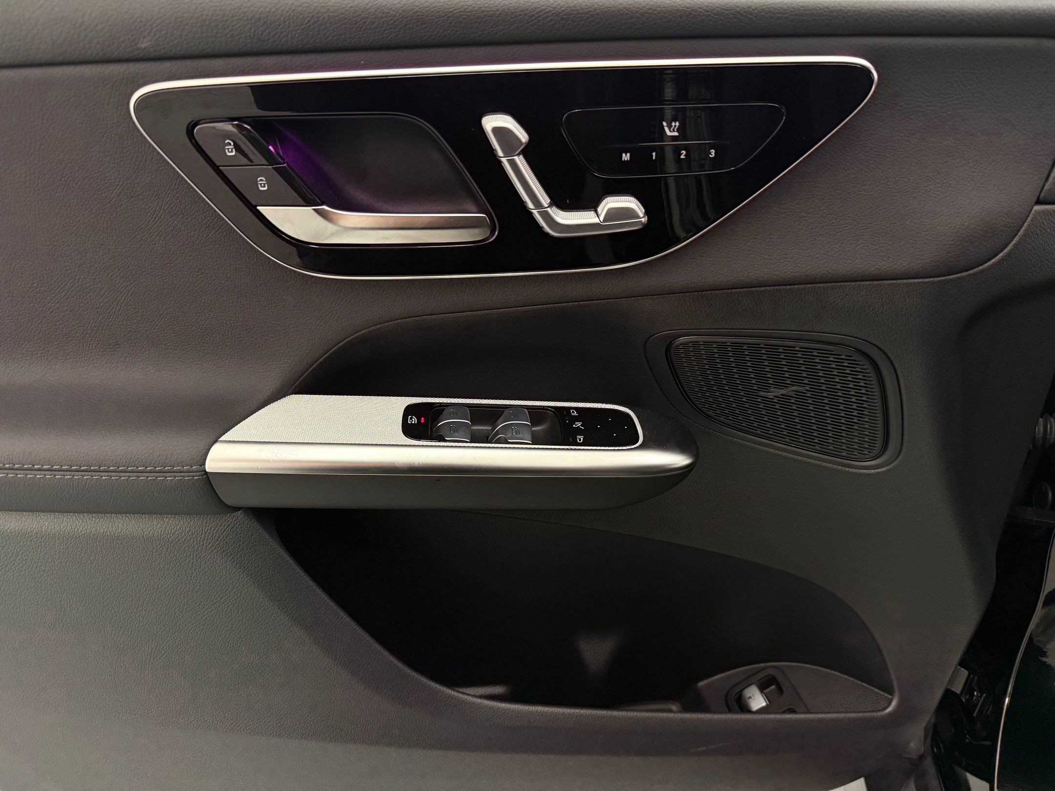 Certified 2025 Mercedes-Benz GLC 350e 4MATIC image 11