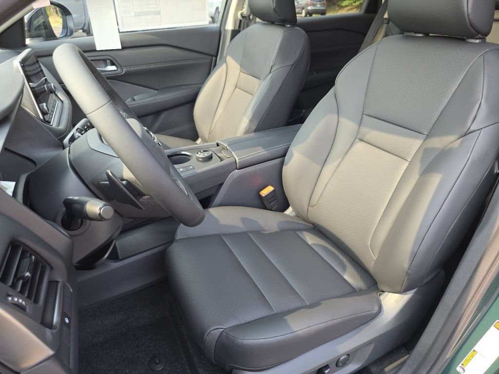 New 2026 Nissan Rogue Dark Armor AWD/4WD image 15