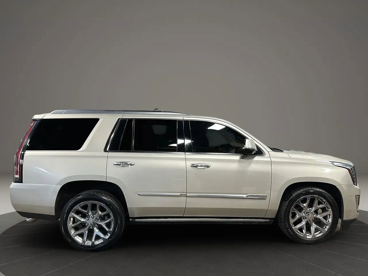 Used 2016 Cadillac Escalade Platinum image 6