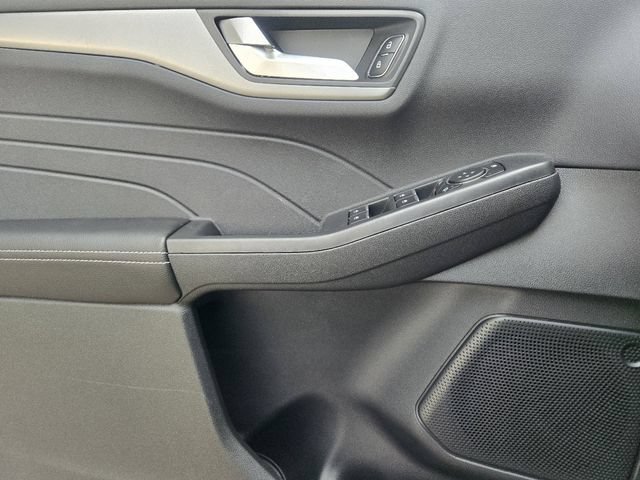 New 2025 Ford Escape SE FWD image 17