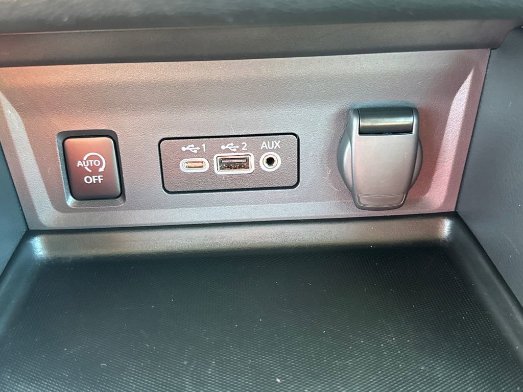 Used 2025 Nissan Sentra SV image 34