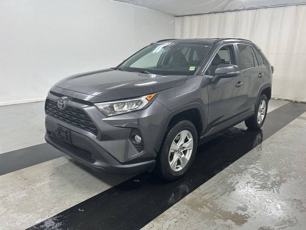 Used 2020 Toyota RAV4 XLE AWD/4WD image 5