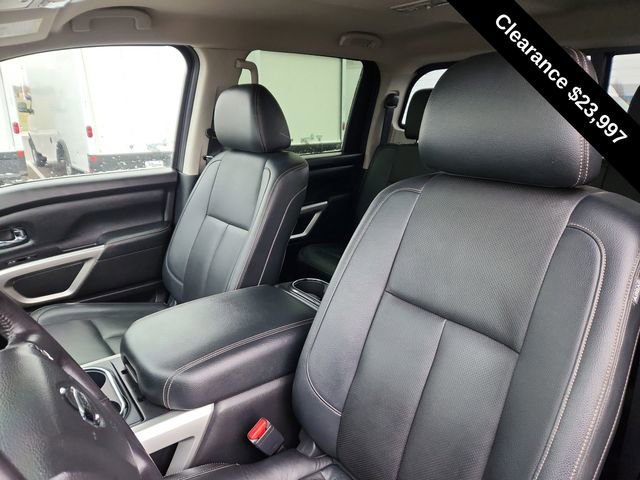 Used 2018 Nissan Titan SL image 19