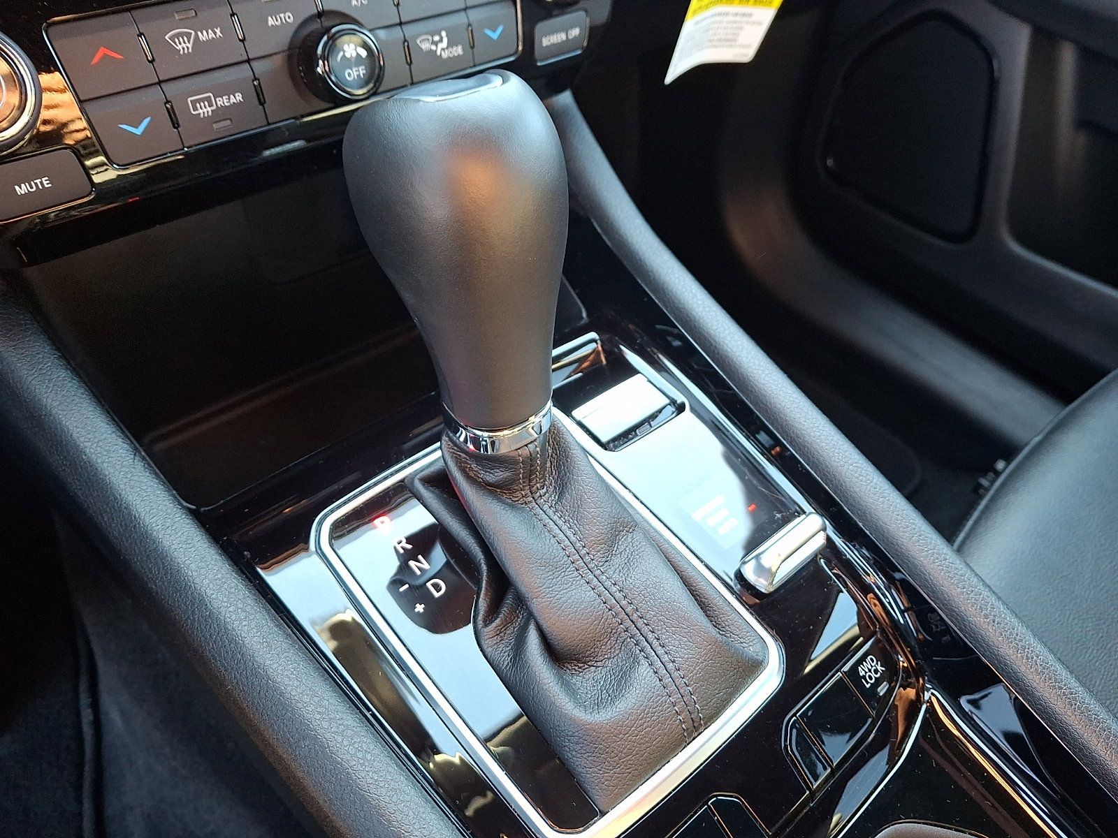 Used 2025 Jeep Compass Limited image 14