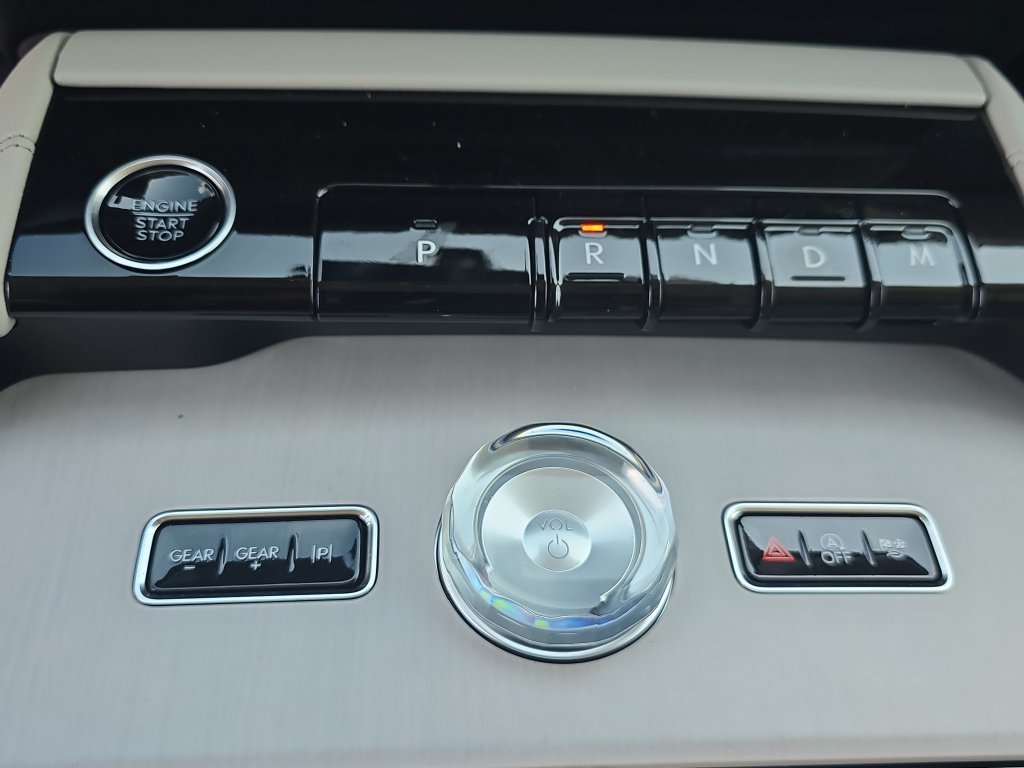 New 2026 Lincoln Navigator Premiere AWD/4WD image 22