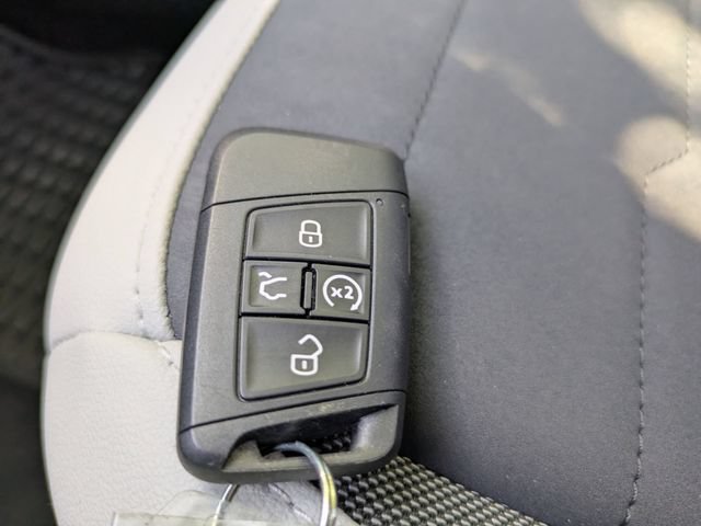 Used 2025 Volkswagen Taos SE FWD image 33