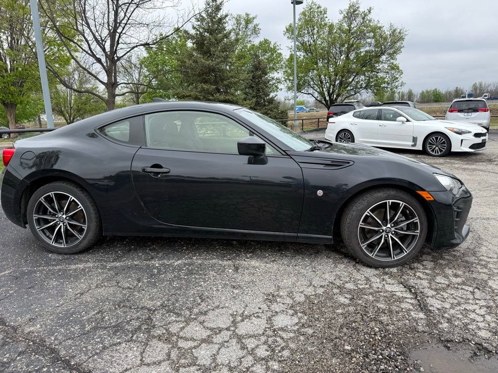 Used 2019 Toyota 86 RWD image 5