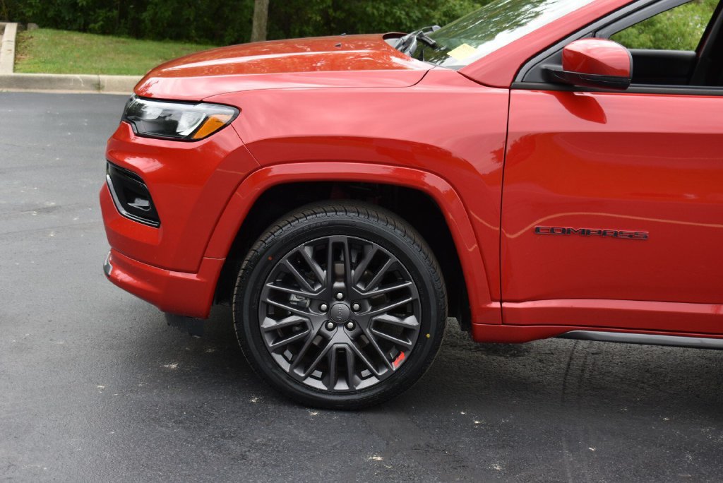 Certified 2022 Jeep Compass Limited AWD/4WD image 11