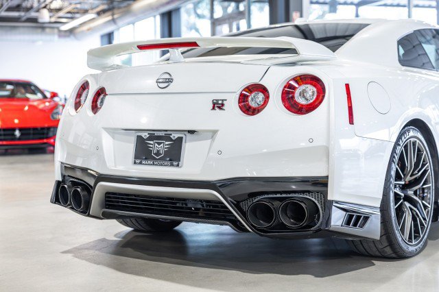 Used 2023 Nissan GT-R Premium w/ Premium Interior Package AWD/4WD image 18