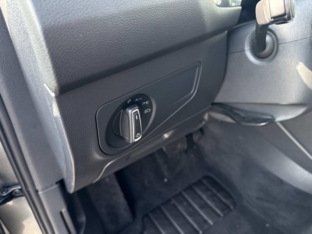 Used 2022 Volkswagen Tiguan SE image 22