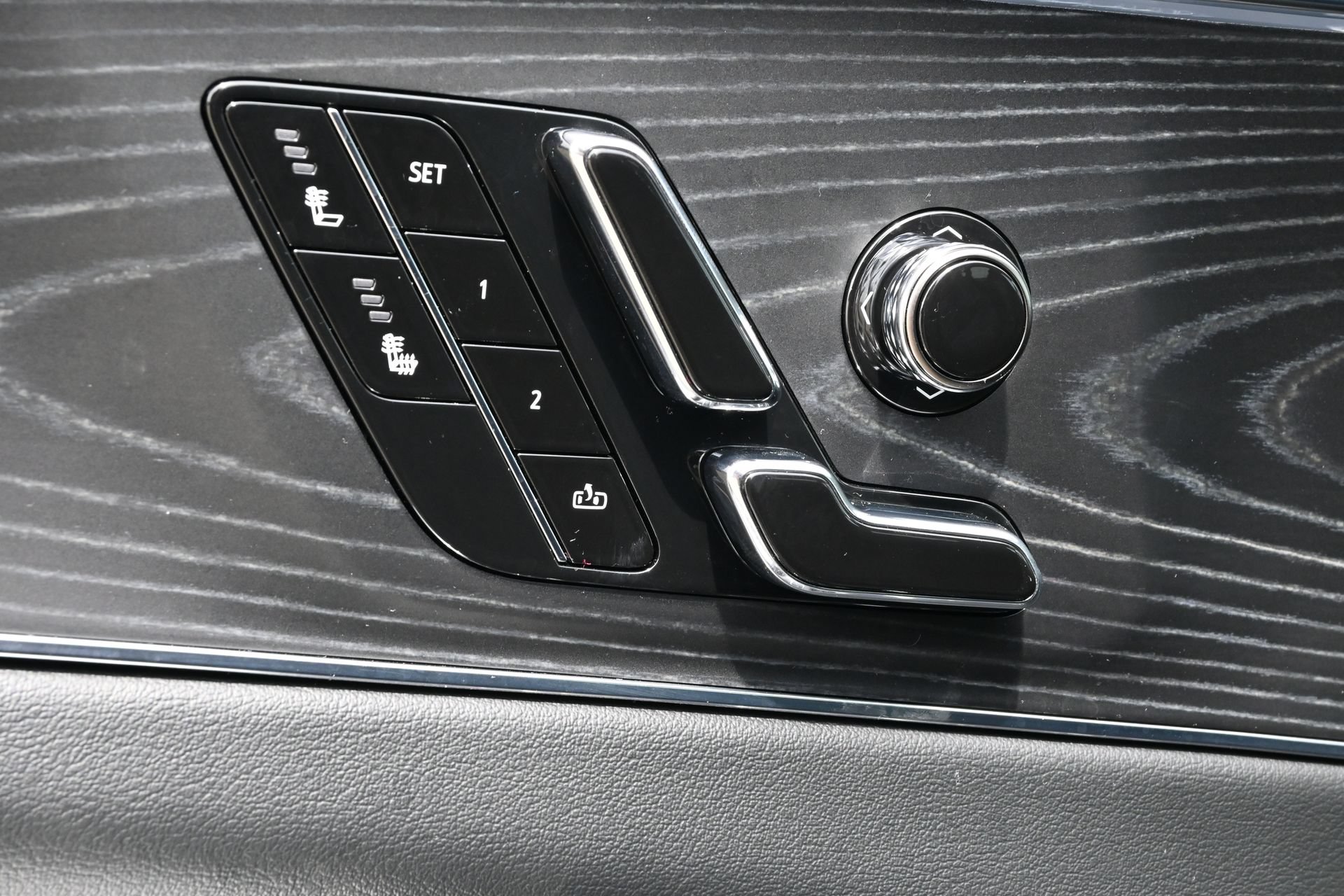 Certified 2024 Cadillac Lyriq Luxury RWD image 15