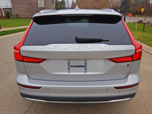 Used 2025 Volvo V60 B5 Cross Country Ultra w/ Climate Package image 7