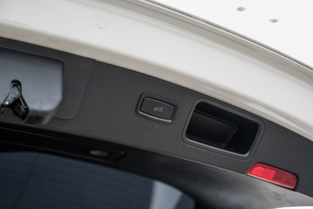 Used 2018 Porsche Macan AWD/4WD image 60