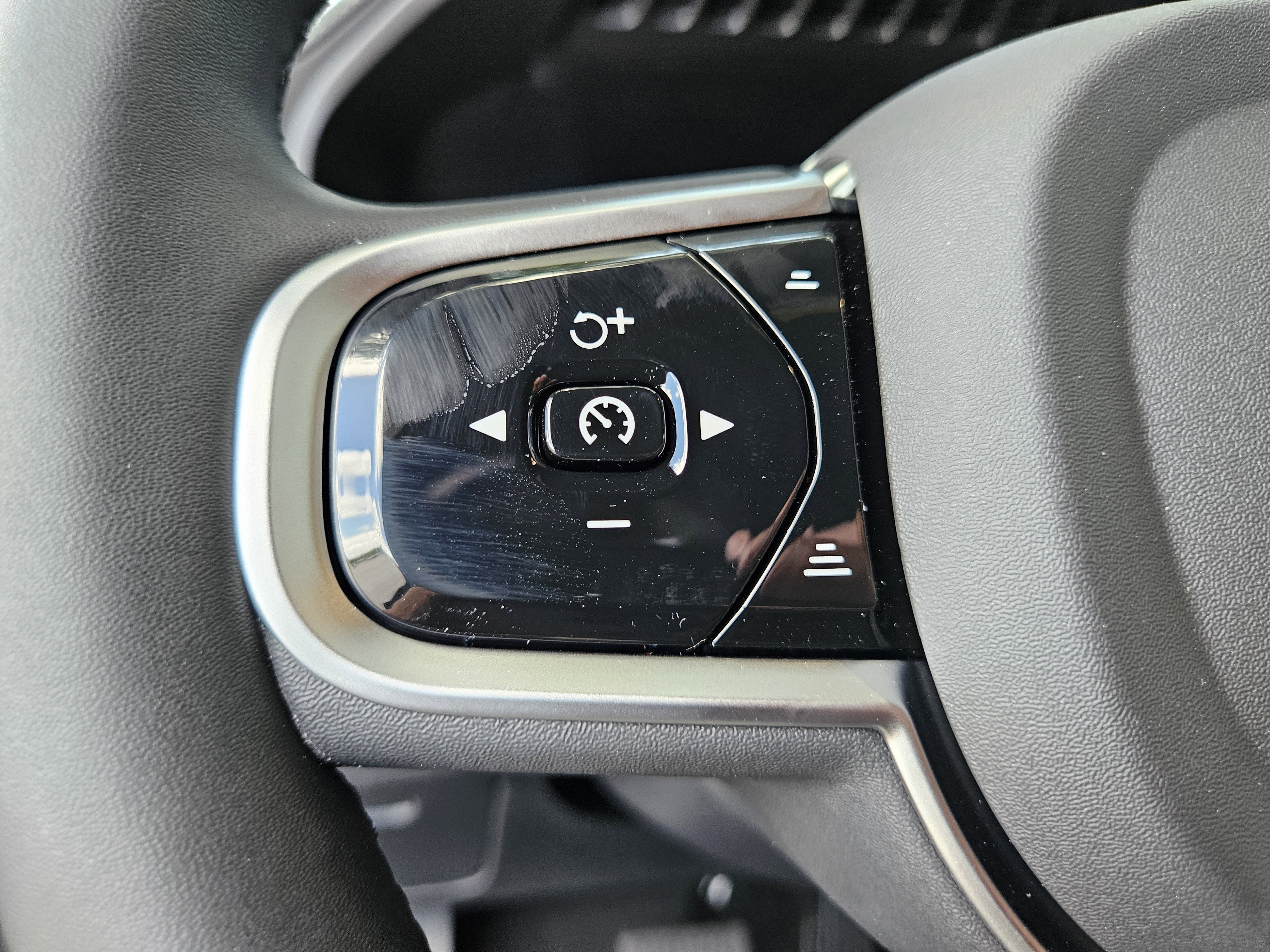 New 2026 Volvo XC90 B6 Plus image 33
