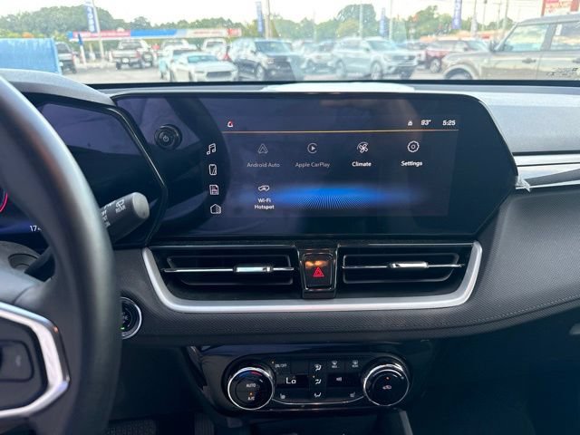 Used 2025 Chevrolet TrailBlazer LT w/ Convenience Package FWD image 11