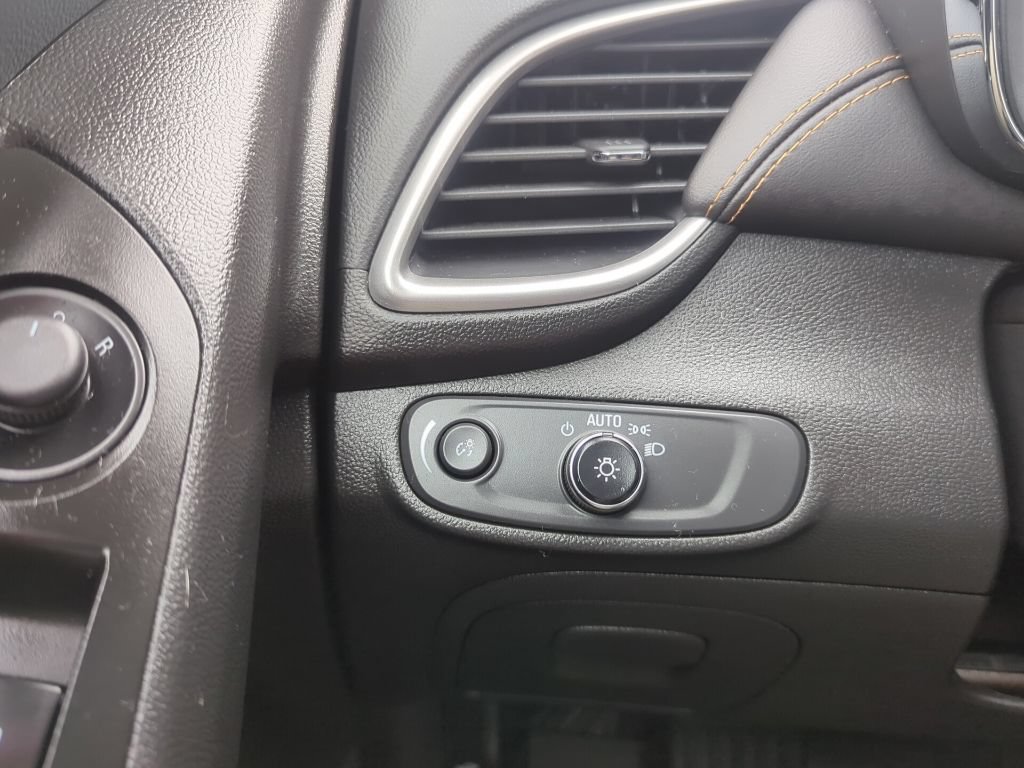 Certified 2020 Chevrolet Trax LT FWD image 21