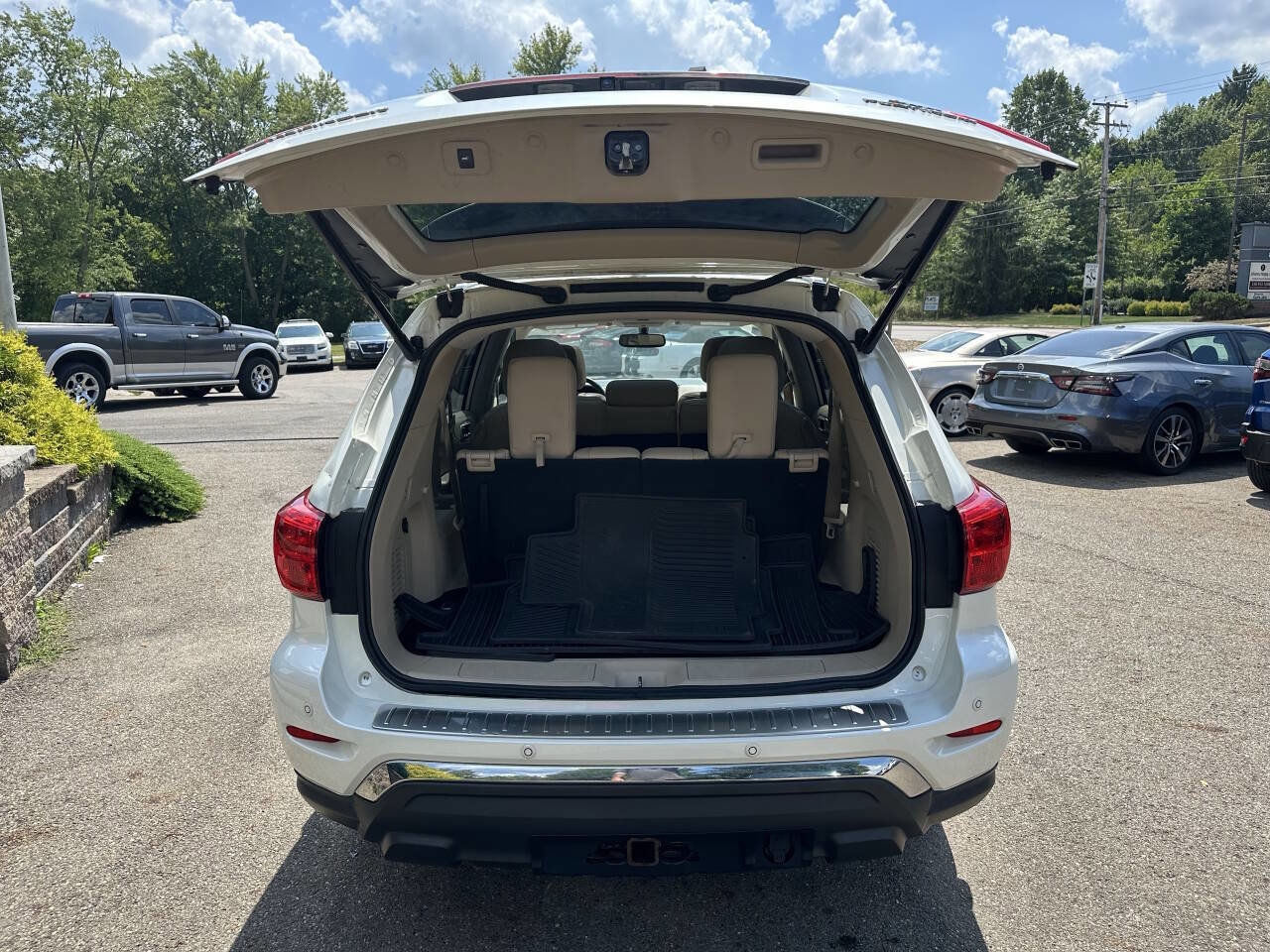 Used 2018 Nissan Pathfinder Platinum image 6