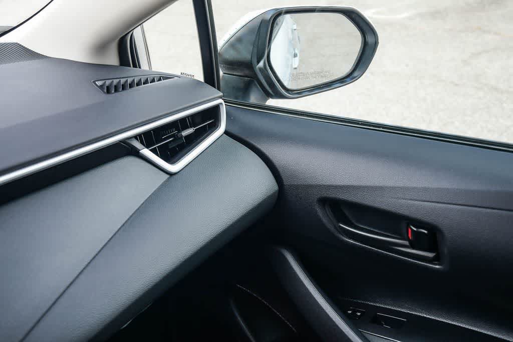 Used 2025 Toyota Corolla LE FWD image 21