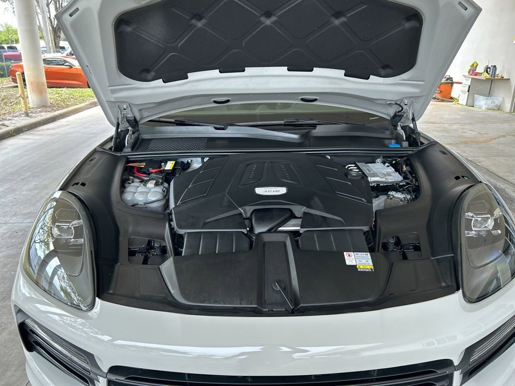 Used 2022 Porsche Cayenne Coupe image 11