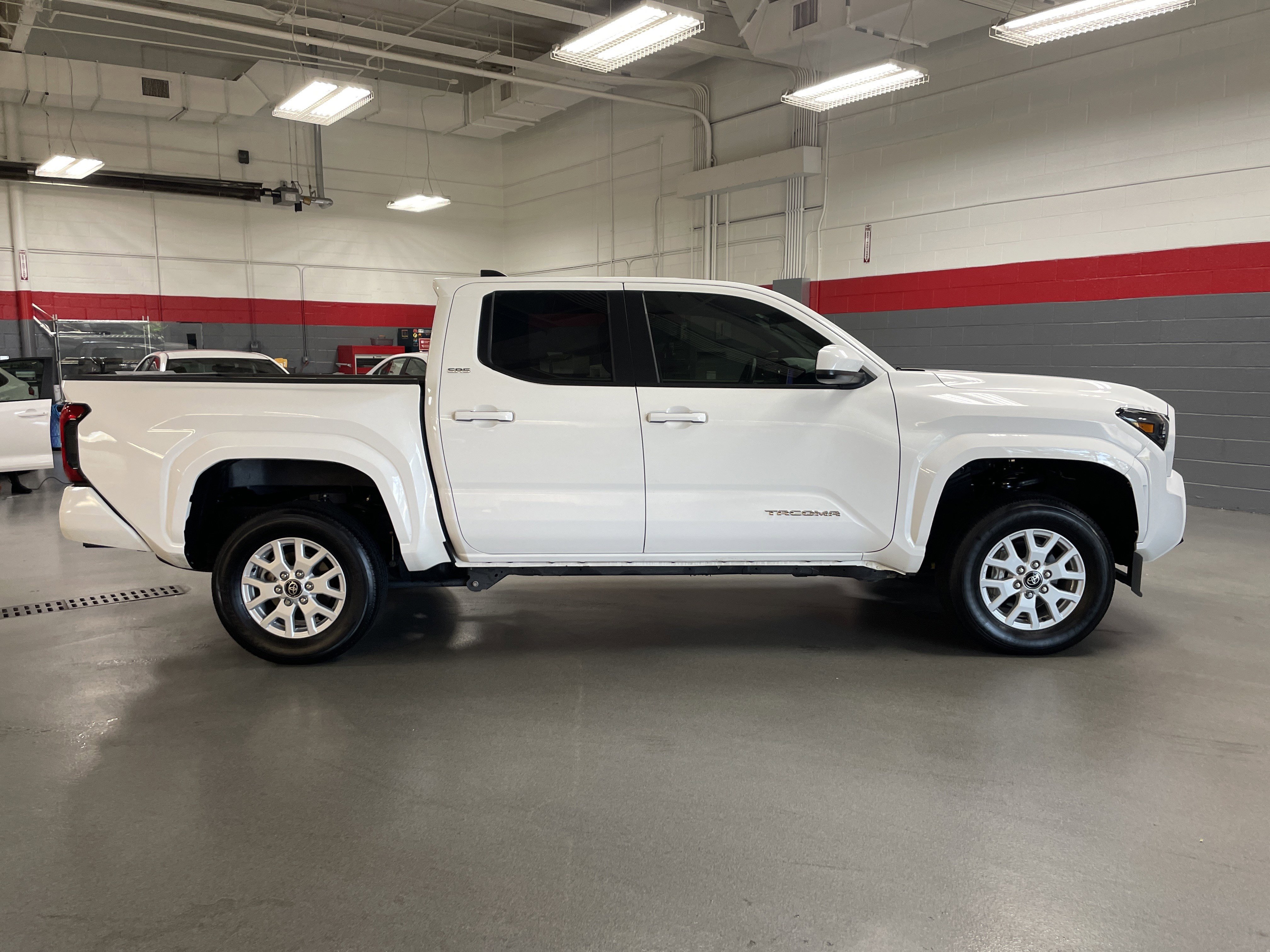 Used 2025 Toyota Tacoma SR5 AWD/4WD image 11