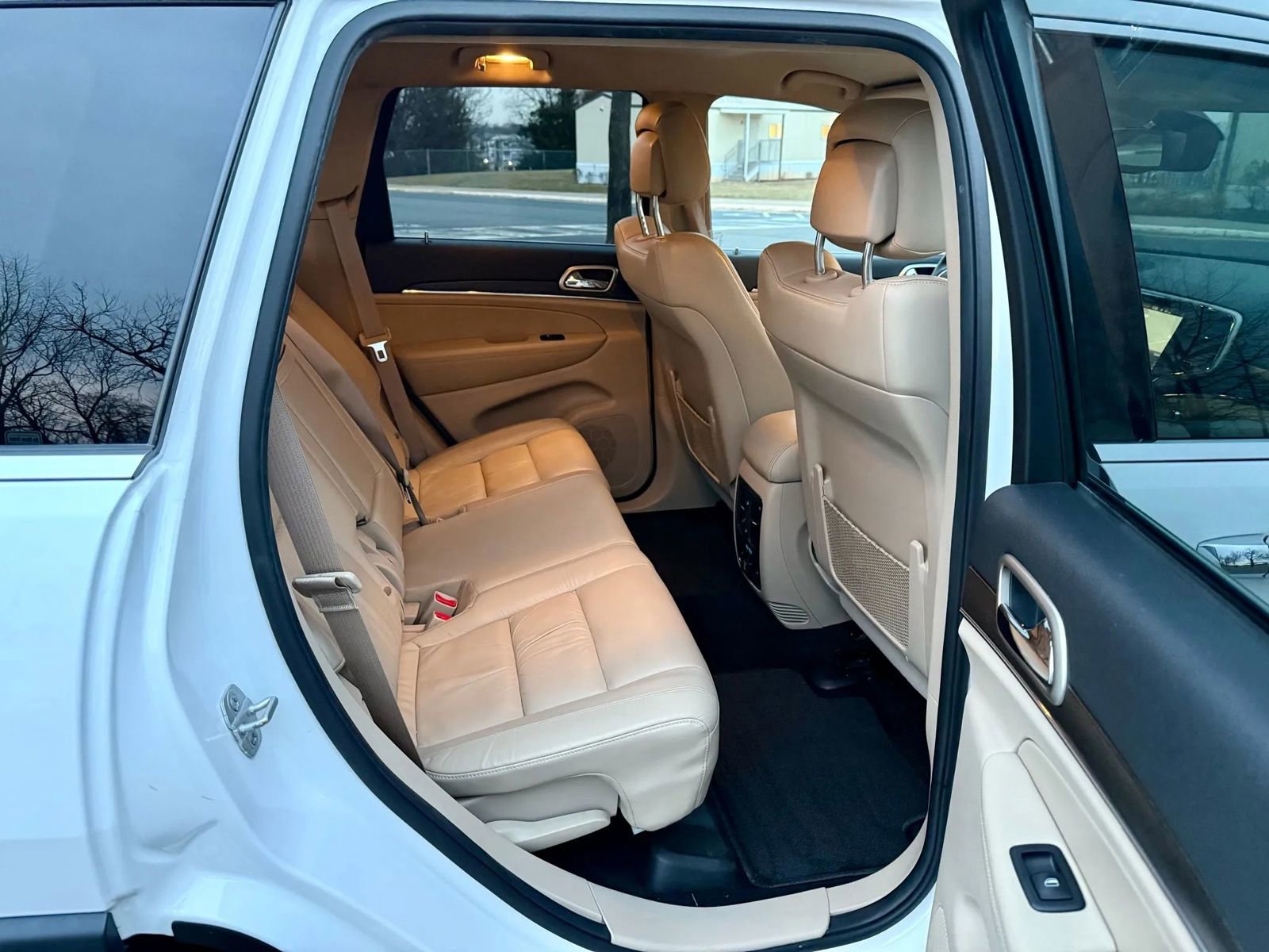 Used 2014 Jeep Grand Cherokee Limited image 16