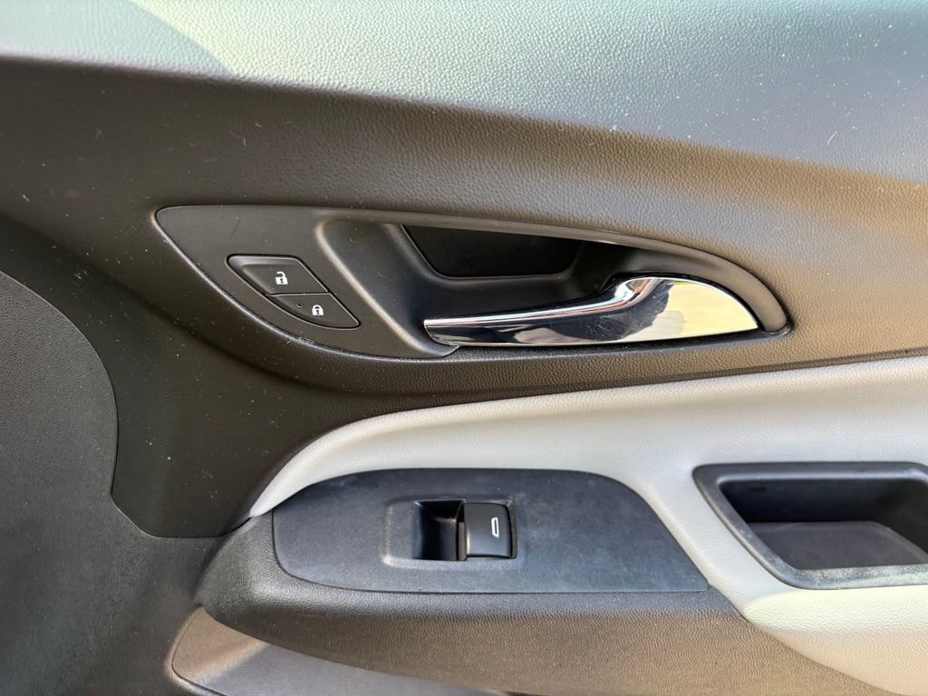 Used 2018 Chevrolet Equinox LS FWD image 25