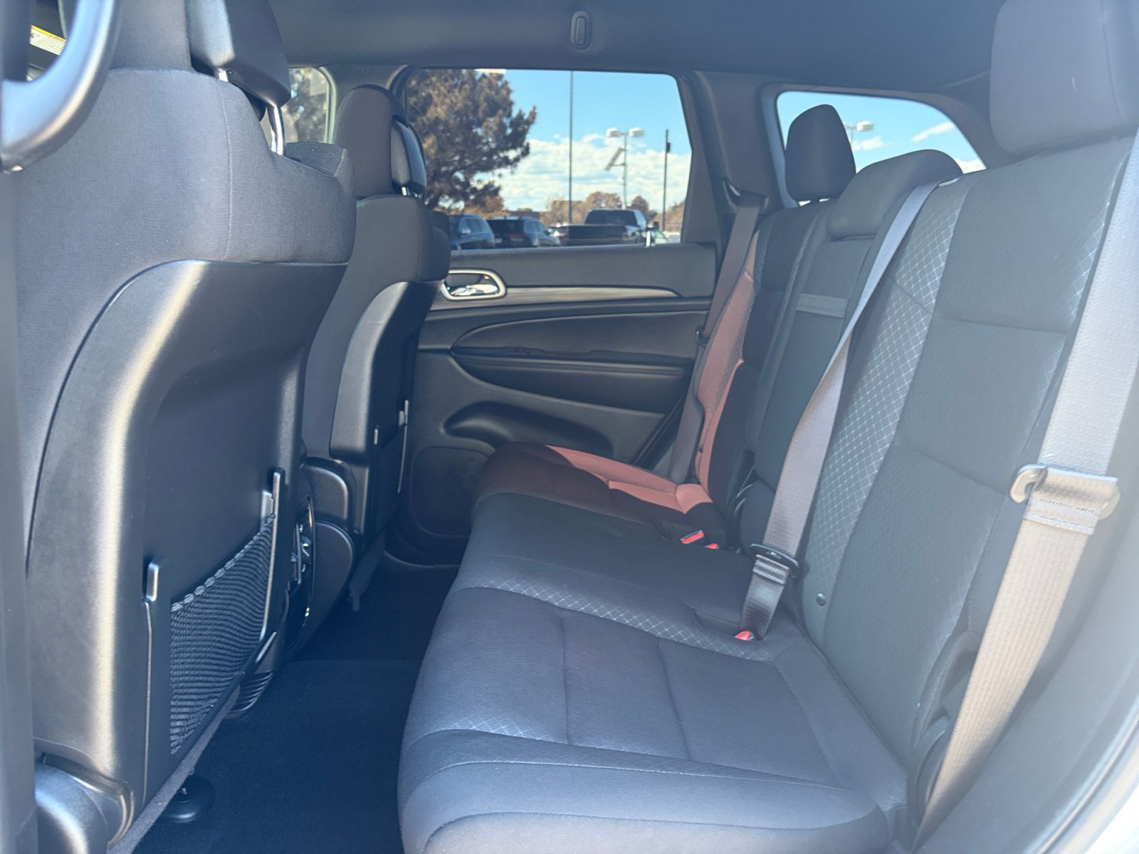 Used 2021 Jeep Grand Cherokee Laredo AWD/4WD image 16