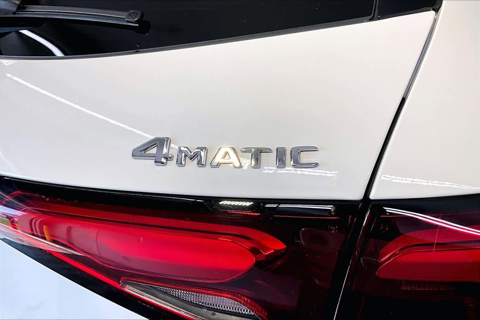 Used 2025 Mercedes-Benz GLC 300 4MATIC image 10