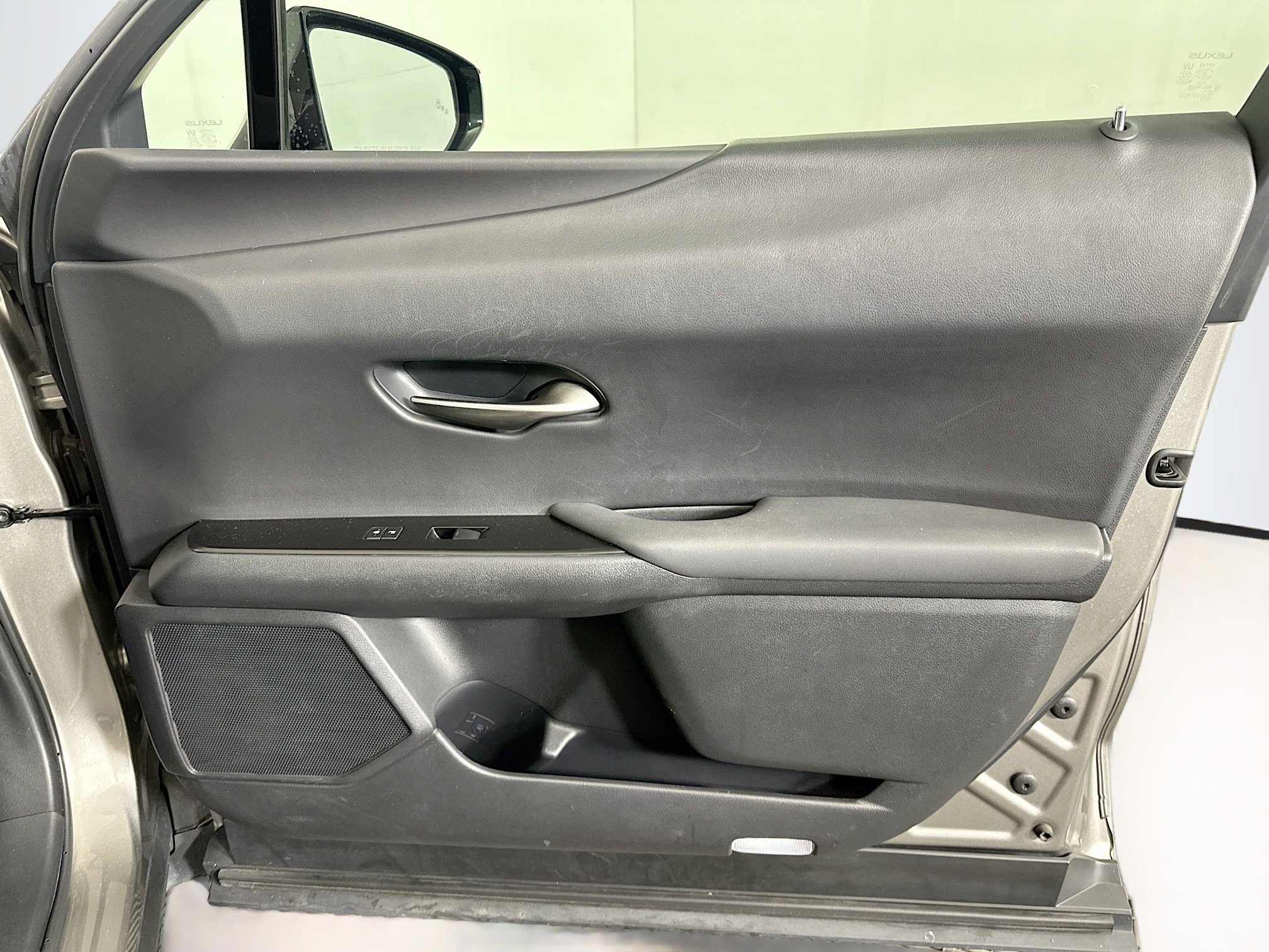 Used 2019 Lexus UX 250h w/ Premium Package AWD/4WD image 33