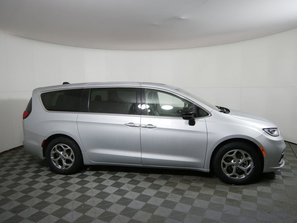 Used 2024 Chrysler Pacifica Limited video 2