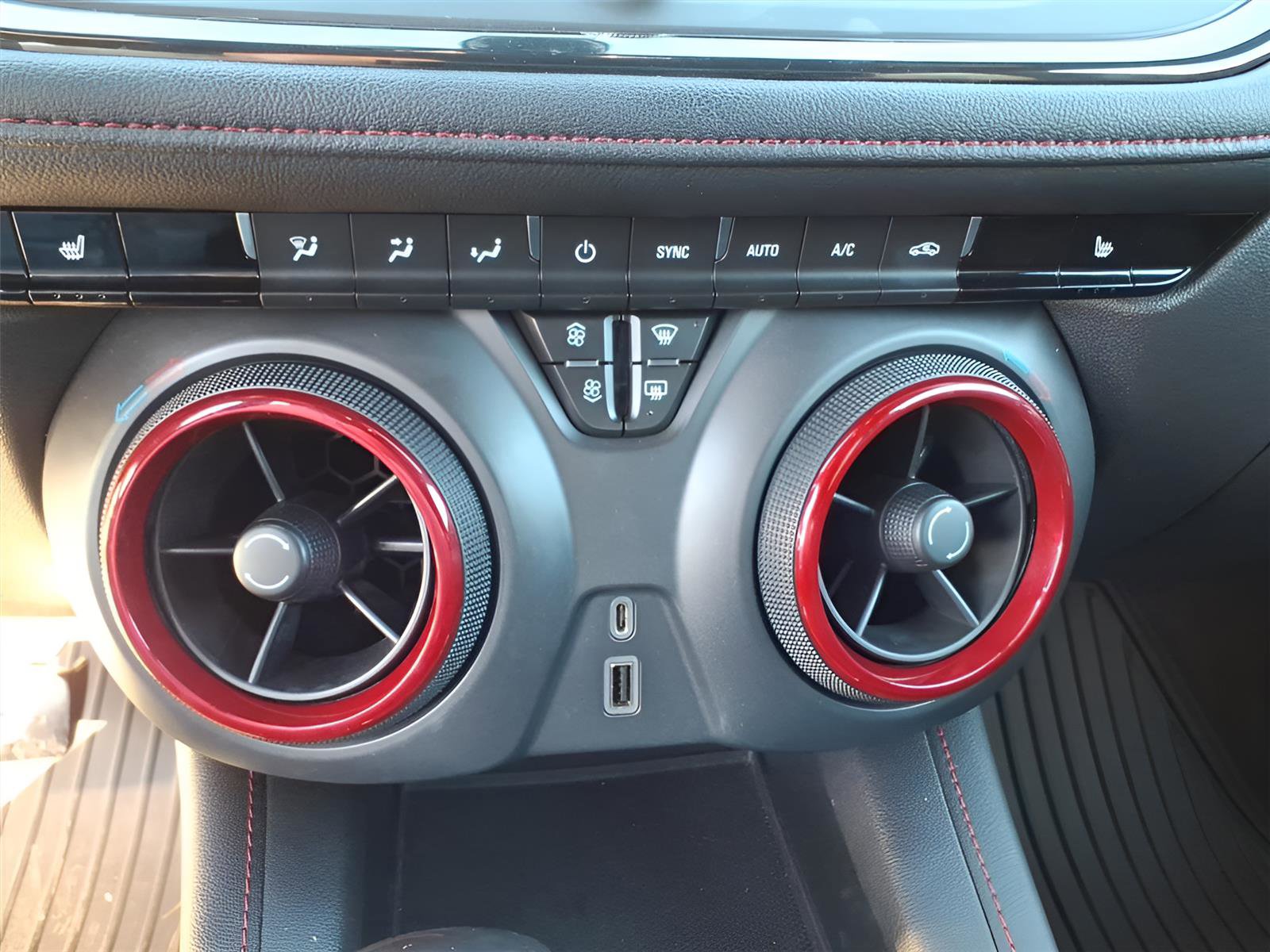 Used 2019 Chevrolet Blazer RS w/ Sun and Wheels Package image 24