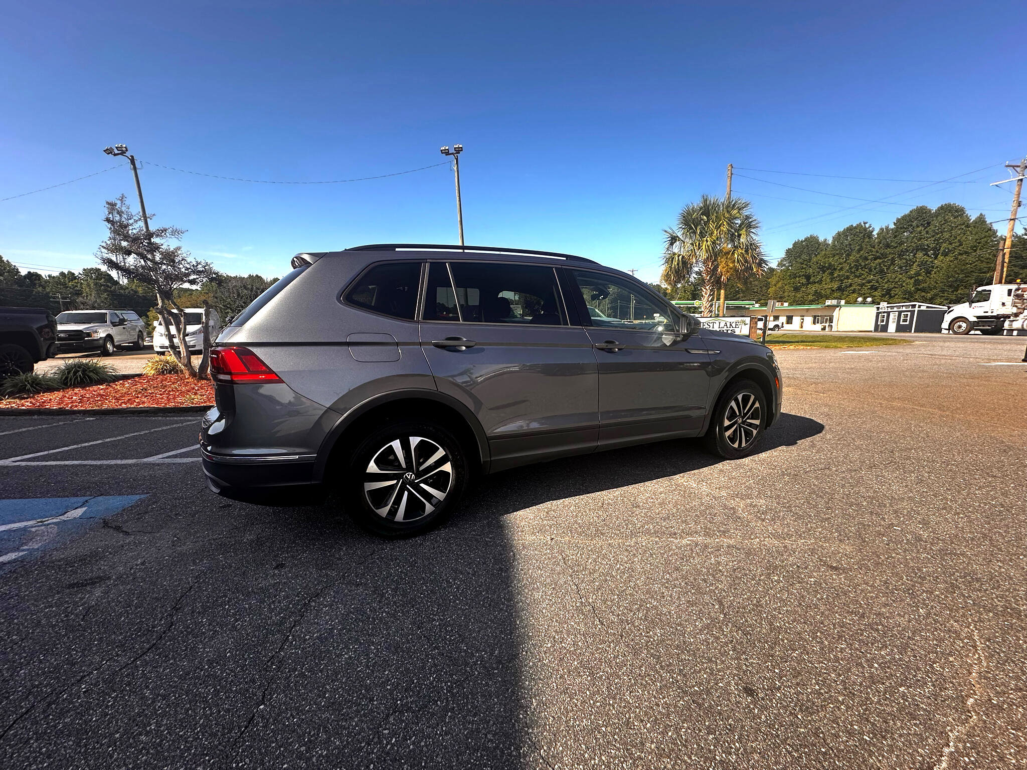 Used 2024 Volkswagen Tiguan S image 53