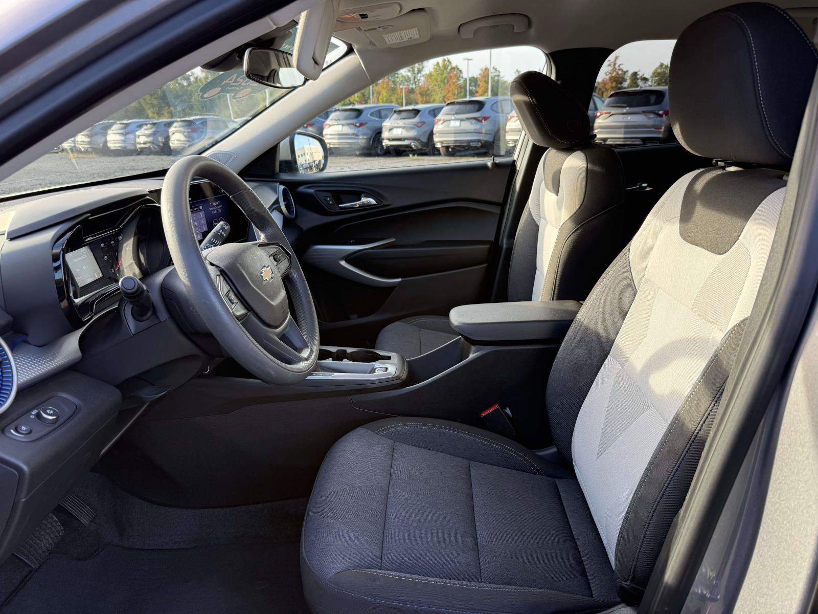 Used 2024 Chevrolet Trax LS w/ LS Convenience Package FWD image 13