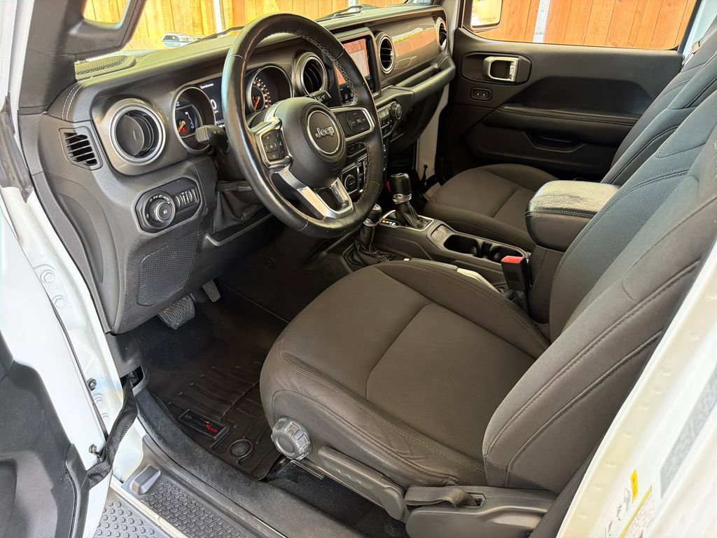 Used 2018 Jeep Wrangler Unlimited Sahara w/ Dual Top Group AWD/4WD image 2