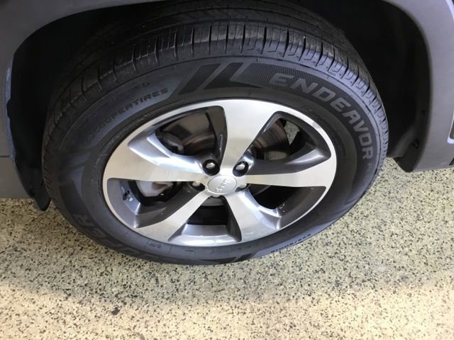 Used 2019 Jeep Cherokee Limited image 10